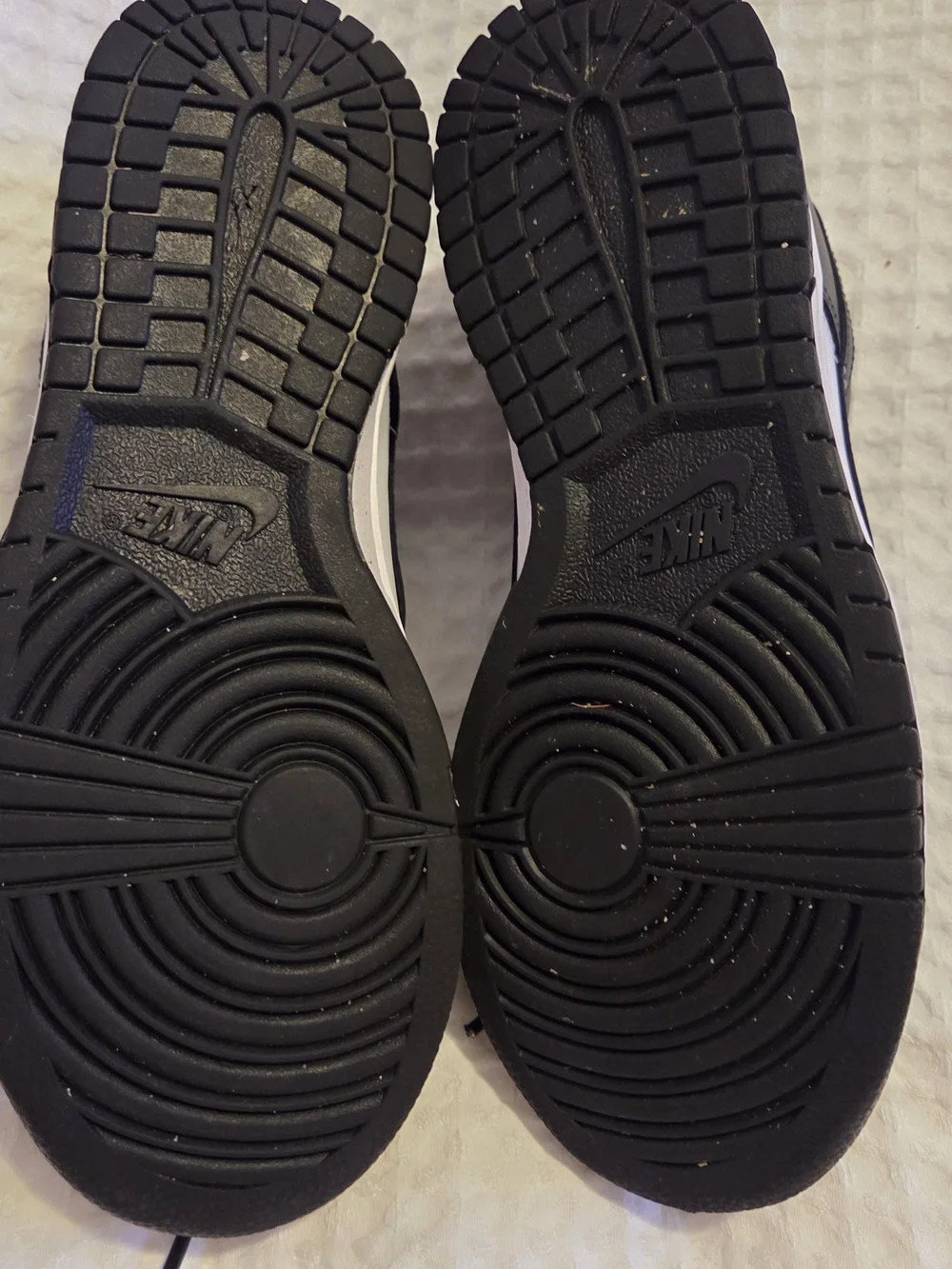 NWOT - Nike Women's Black/White Low-Top Sneakers